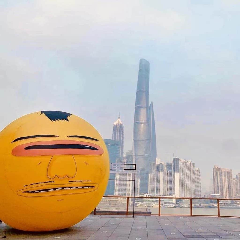 osgemeosのインスタグラム：「Today we open “You Are My Guest” at the Fosun foundation in Shanghai, China.  “You are my guest” is an exhibition that has been traveling through Asia and now arrives in Shanghai, with some news.  If you can go, the information is on the Foundation's website. Covid-19 safety protocol are in place.  www.fosunfoundation.com Abriremos hoje 31/12/20 “You Are My Guest” na Fosun foundation, em Shangai na China. “You are my guest” é uma exposição que vem itinerando pela Ásia e agora chega a Shangai, com algumas novidades. Quem puder ir, as informações estão no site da Fundação. Os protocolos de segurança contra a Covid 19 estão sendo mantidos. www.fosunfoundation.com  @lehmannmaupin  Feliz 2021! A todos」