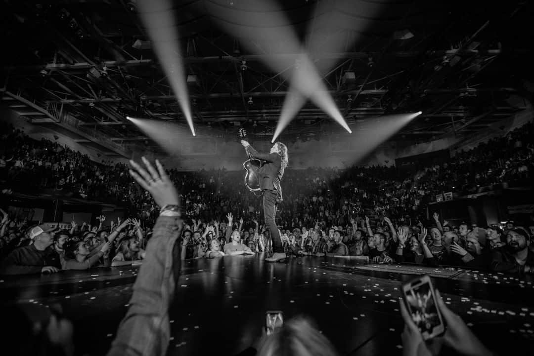 The Lumineersのインスタグラム：「Happy New Year's Eve! We made it through 2020 together. Our fans are such a source of support for us. We hope you're excited for everything that's coming in 2021!」