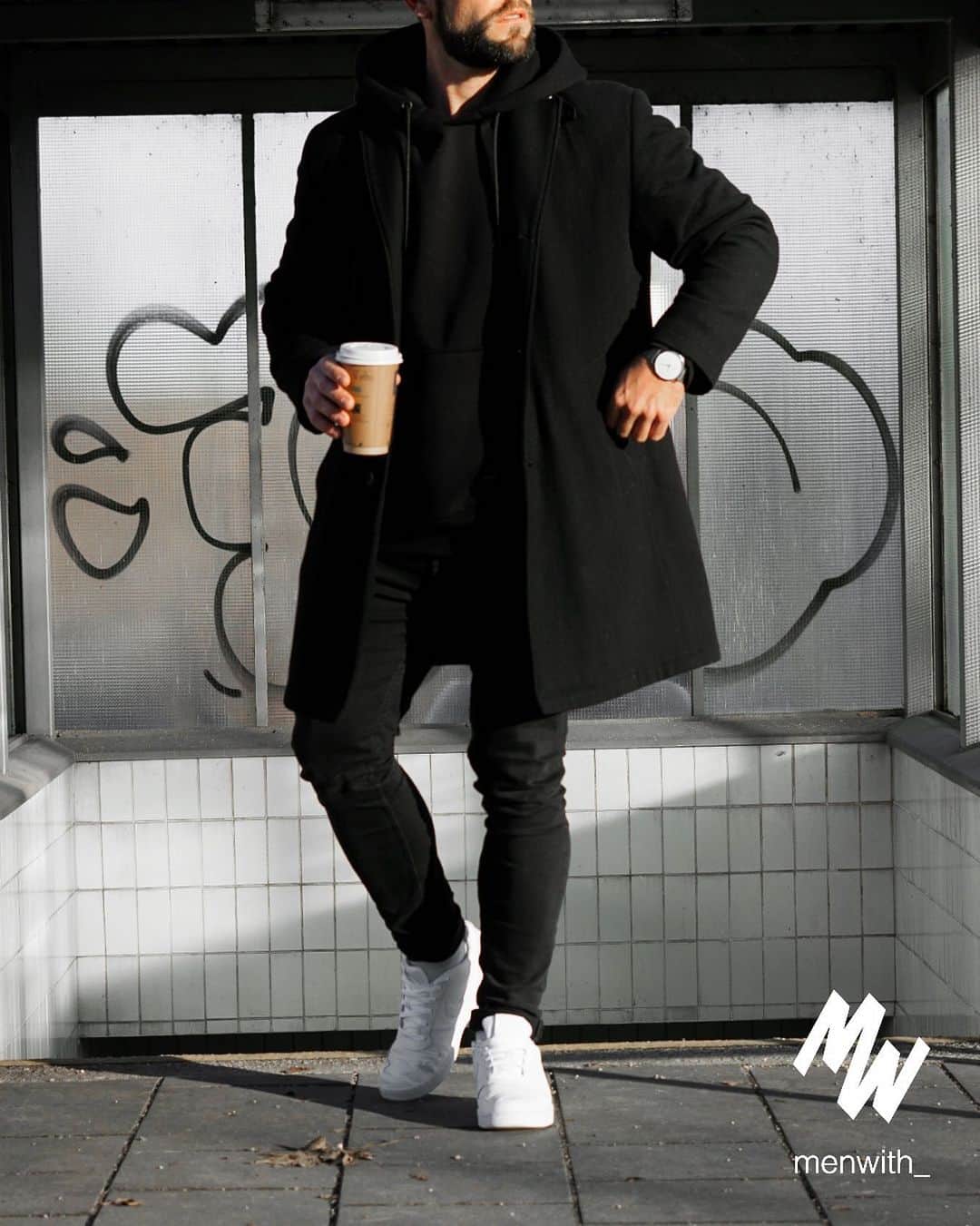 Men Withのインスタグラム：「Great photo of our dear friend @mani_fit_ 👌🏽 #menwithstreetstyle」