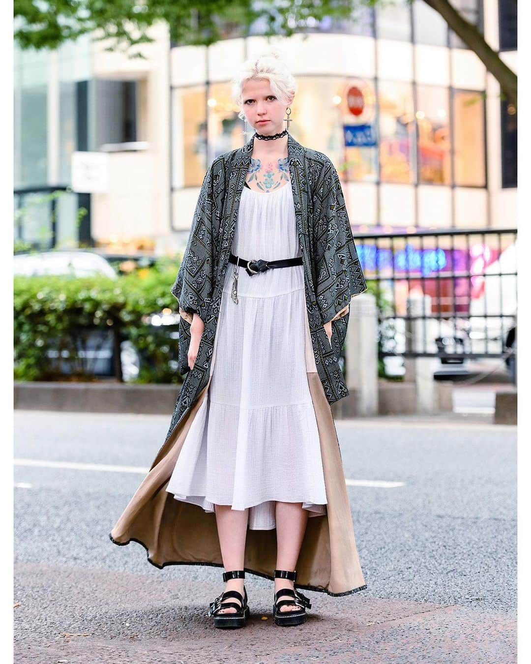 Harajuku Japanさんのインスタグラム写真 - (Harajuku JapanInstagram)「Mary (@themaryocean) is a Russian fashion model who came to Japan in early 2020 for a three month work assignment. She got stuck in Japan when the pandemic hit and has been here for nearly a year now. She first caught our eye in Harajuku when we noticed her large colorful cherry blossom chest tattoos.  Our first street snap of Mary was in February. We've street snapped her many times since then and she has become a part of the Harajuku street fashion community, making many friends. Since getting stuck in Japan, she's modeled for top Japanese designers and mags including CDG, Mikio Sakabe, and Sacai. Mary didn't plan to be stuck in Japan, but like everyone else this year, she's tried to make the best of it.  2020 has been a tragic year, but we're thankful for the new friends we've made and all of the small good things amidst the big bad things.  Happy New Year and we wish you all a great 2021!!!!」1月1日 4時06分 - tokyofashion