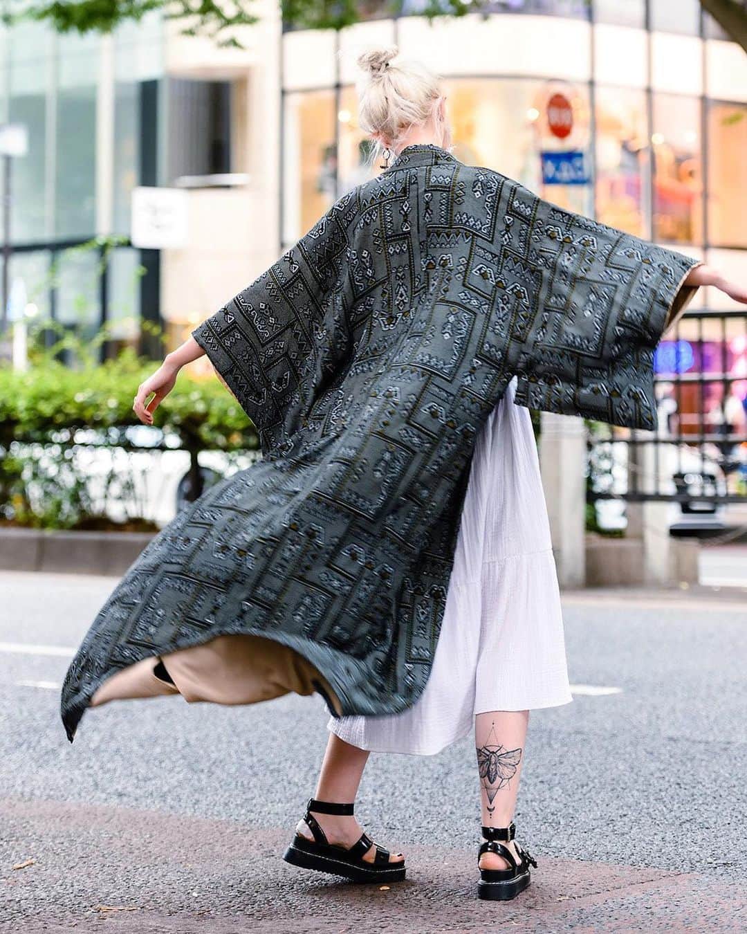 Harajuku Japanさんのインスタグラム写真 - (Harajuku JapanInstagram)「Mary (@themaryocean) is a Russian fashion model who came to Japan in early 2020 for a three month work assignment. She got stuck in Japan when the pandemic hit and has been here for nearly a year now. She first caught our eye in Harajuku when we noticed her large colorful cherry blossom chest tattoos.  Our first street snap of Mary was in February. We've street snapped her many times since then and she has become a part of the Harajuku street fashion community, making many friends. Since getting stuck in Japan, she's modeled for top Japanese designers and mags including CDG, Mikio Sakabe, and Sacai. Mary didn't plan to be stuck in Japan, but like everyone else this year, she's tried to make the best of it.  2020 has been a tragic year, but we're thankful for the new friends we've made and all of the small good things amidst the big bad things.  Happy New Year and we wish you all a great 2021!!!!」1月1日 4時06分 - tokyofashion