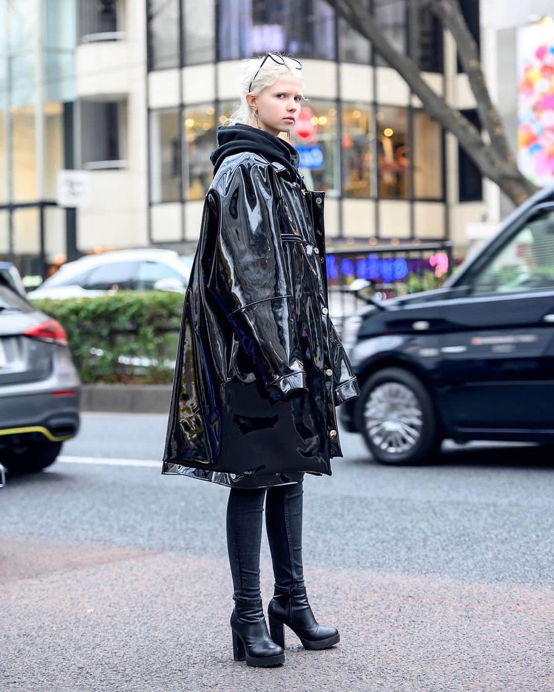 Harajuku Japanさんのインスタグラム写真 - (Harajuku JapanInstagram)「Mary (@themaryocean) is a Russian fashion model who came to Japan in early 2020 for a three month work assignment. She got stuck in Japan when the pandemic hit and has been here for nearly a year now. She first caught our eye in Harajuku when we noticed her large colorful cherry blossom chest tattoos.  Our first street snap of Mary was in February. We've street snapped her many times since then and she has become a part of the Harajuku street fashion community, making many friends. Since getting stuck in Japan, she's modeled for top Japanese designers and mags including CDG, Mikio Sakabe, and Sacai. Mary didn't plan to be stuck in Japan, but like everyone else this year, she's tried to make the best of it.  2020 has been a tragic year, but we're thankful for the new friends we've made and all of the small good things amidst the big bad things.  Happy New Year and we wish you all a great 2021!!!!」1月1日 4時06分 - tokyofashion
