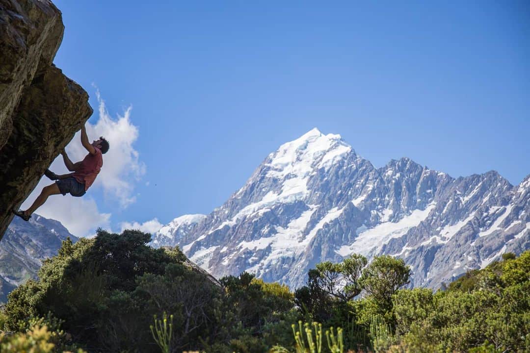 シャーロット・デュリフさんのインスタグラム写真 - (シャーロット・デュリフInstagram)「Good vibes to finish the year with our @coldhousemedia Destination Film from New Zealand 🤩   Now available on @epictvclimbing by clicking on the link in my bio.  @joshlrsn and I spent our 2017 Xmas holidays in NZ as part of our #aworldlesstraveled World Tour and it is a long lasting beautiful memory.  @petzl_official @mountainhardwear @eb_climbing @volxholds @luxov_connect」1月1日 4時29分 - chadurif
