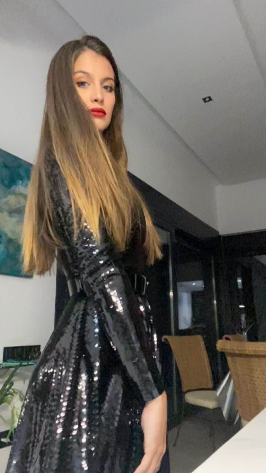デシレ・コルデロ・フェレールのインスタグラム：「Os deseo un mejor 2021 🥂✨ mucha salud y mucha vida ❤️ Disfruten la vida más que nunca este año 🎉」