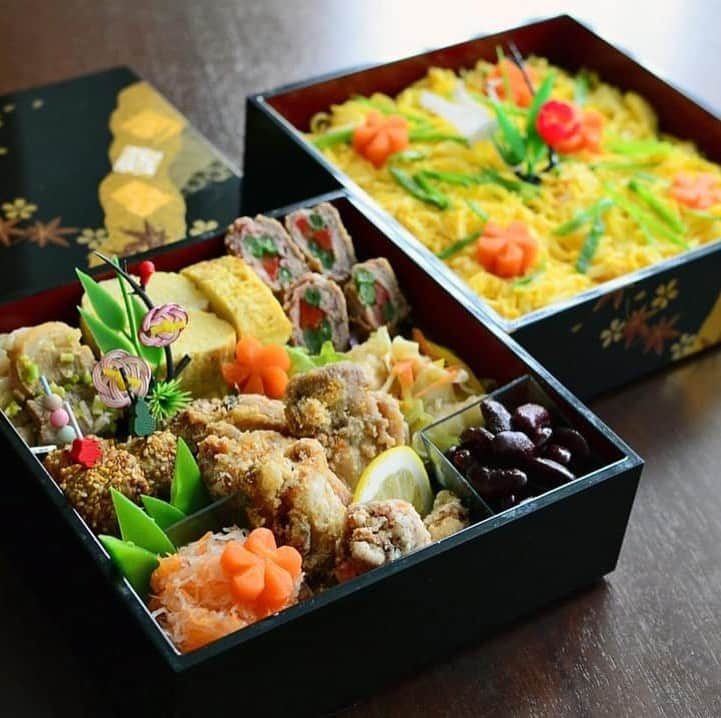 Rie's Healthy Bento from Osloさんのインスタグラム写真 - (Rie's Healthy Bento from OsloInstagram)「My Osechi is here, my husband and I had some already tonight (He couldn’t wait 😅) Osechi is such a joyful food to make. I wish you all a happy healthy new year 2021🙂🍱 #happynewyear #osechi #おせち #和食　#japanesefood #foodie #foodstagram」1月1日 4時44分 - rieshealthycooking