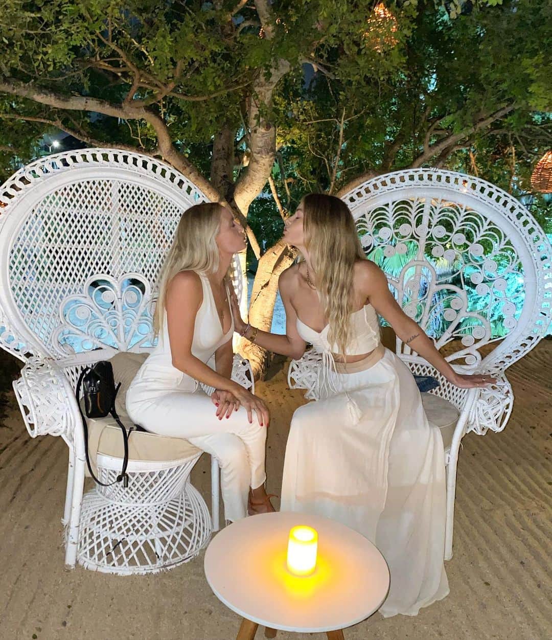 トリ・プラバーのインスタグラム：「Mexico with my boo boo @meganl918」