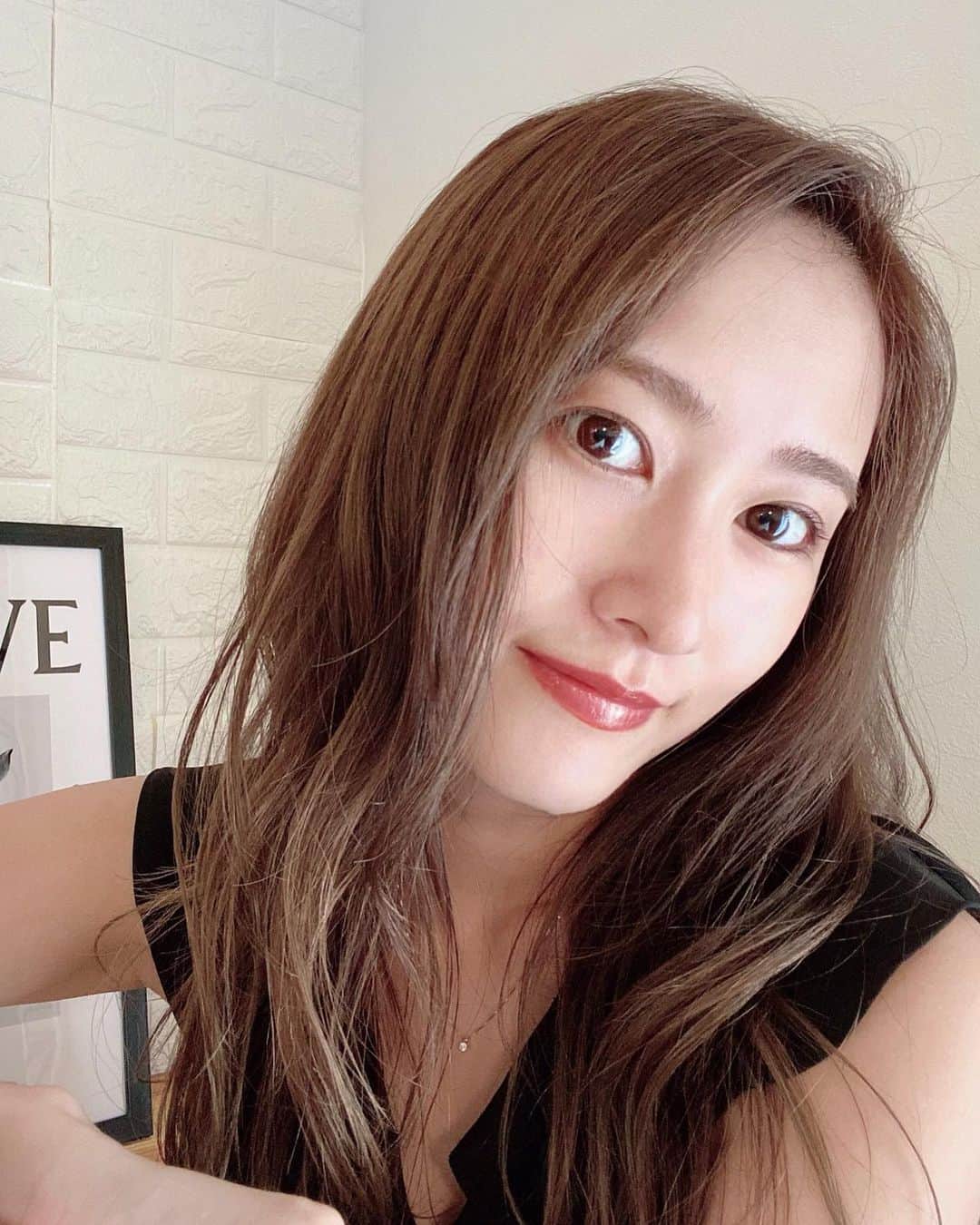 倉園由菜のインスタグラム：「🎍 あけましておめでとうございます。  2021年は前厄なので、 誠実に、物事に対して真摯に向き合い、 穏やかに過ごしたいと思います☺️  あと去年たくさん休んだ分 お仕事を頑張ります！！  今年もよろしくお願いします✨」