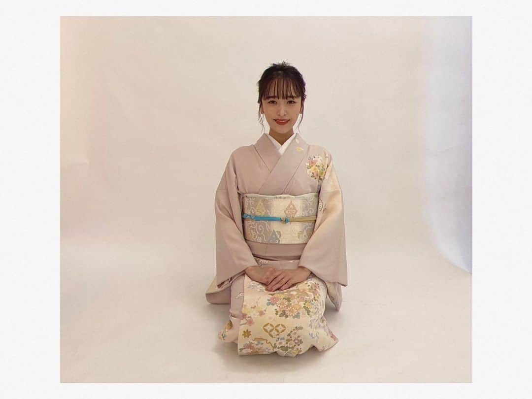 近藤千尋のインスタグラム：「明けましておめでとうございます🎍🌅 本年もよろしくお願いします🤲✨ 皆様にとって、素敵な年になりますように…🐮💓 笑顔溢れる一年に🥰  #2021 #ワンプレートおせち #年越し蕎麦」