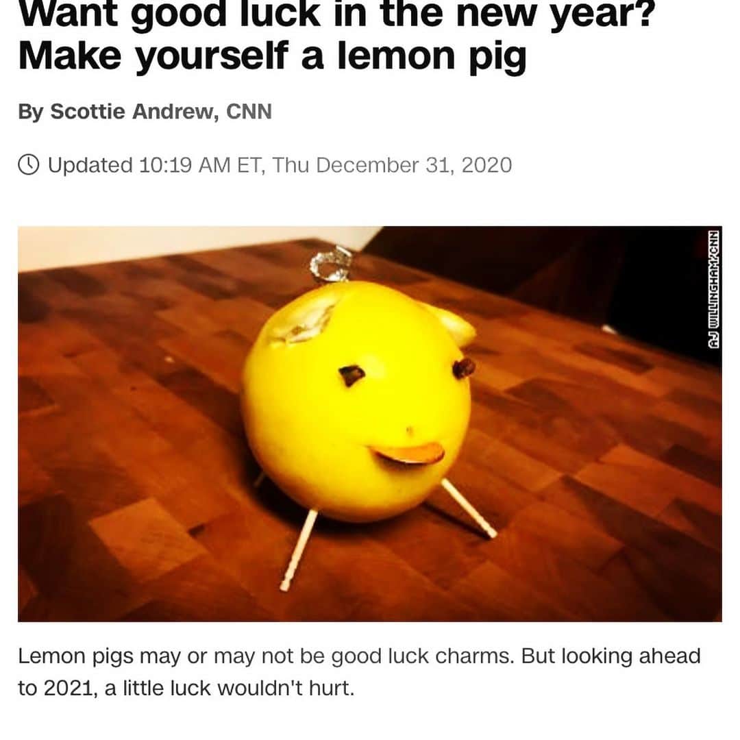 レスリー・フェラさんのインスタグラム写真 - (レスリー・フェラInstagram)「What better way to say “Sayonara!” to 2020 (and the expletive it was) than to make a lucky Lemon 🍋 Pig 🐷? Here’s mine!」1月1日 5時13分 - mslesleyfera