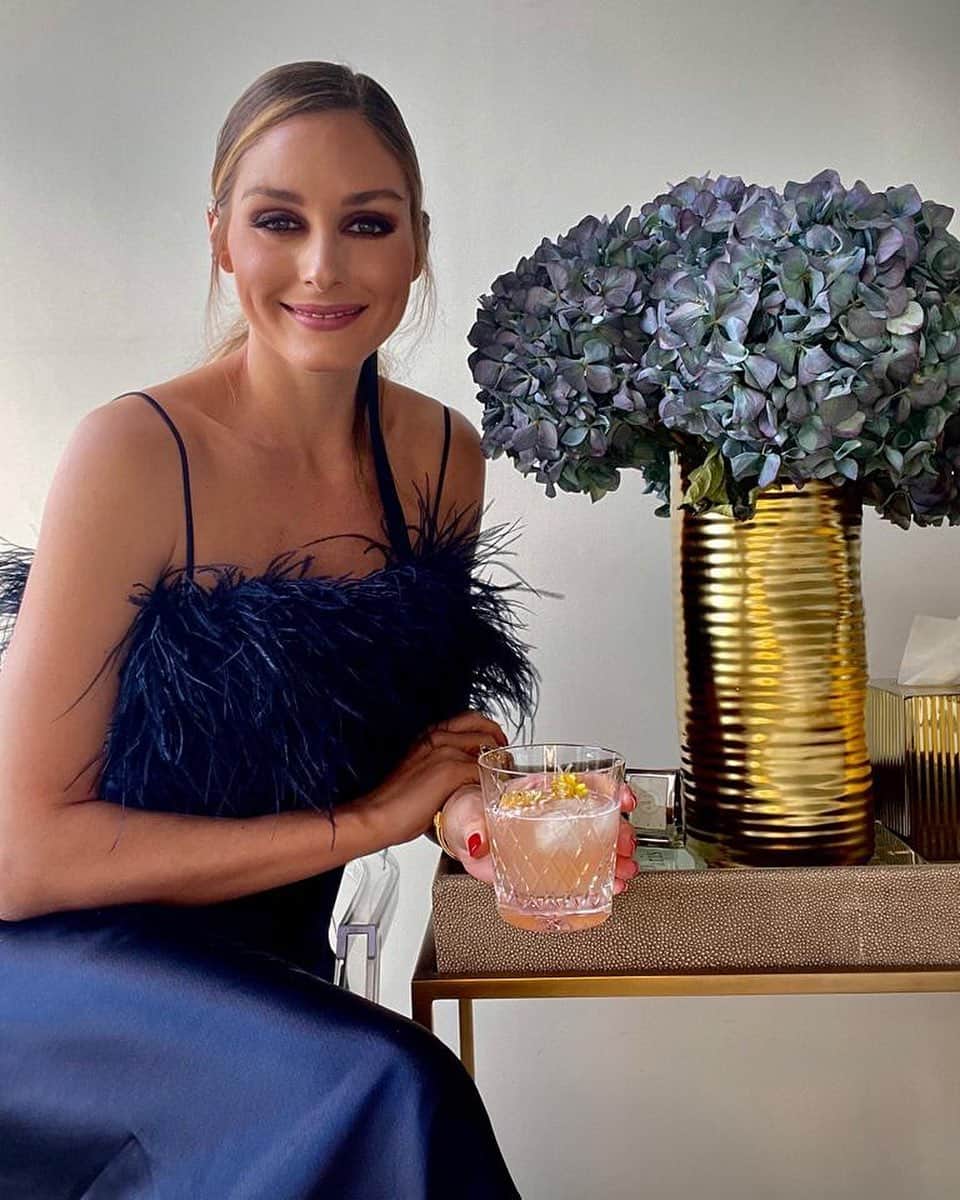 のインスタグラム：「Cheers, everyone, to a happy and healthy new year! 🎉2️⃣0️⃣2️⃣1️⃣」