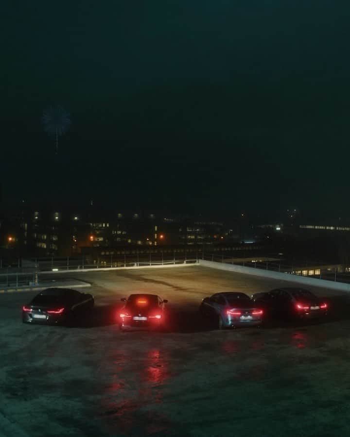 BMWのインスタグラム：「3, 2, 1… party safe and enjoy New Year’s Eve with your BMW.   BMW Festive App is available for all BMW vehicles with Operating System 7.0, Service Pack 18 and Software 20-07 or higher. #BMW #PartySafe #NewYears #2021」