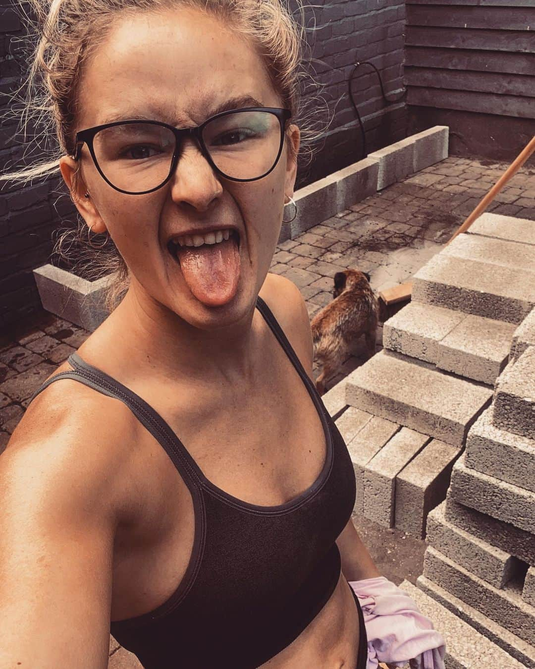 シャウナ・コックジーさんのインスタグラム写真 - (シャウナ・コックジーInstagram)「Yep. 2020. I learnt to build a wall and deal with more s**t than I thought possible. How about you?」1月1日 5時48分 - shaunacoxsey