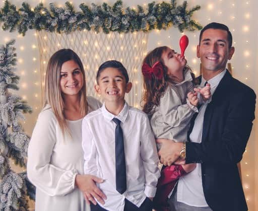 シャルレス・ジアス・ジ・オリベイラのインスタグラム：「Yo y mi familia deseamos un Feliz Año 2021 de mucha Salud a todos,lo demás lo pelearemos como siempre. Mucho ánimo a todos, 2021 es el año de la esperanza de volver a la normalidad!!!💪💪💪🤜🤛😘😉👏」