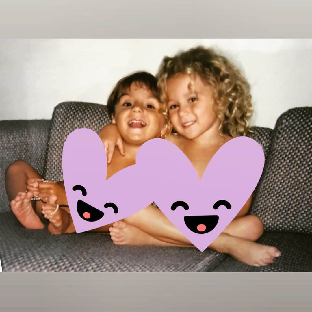 アレクサ・ヴェガのインスタグラム：「Unfortunately Instagram took this sweet throwback photo with my sister @kriziavega down the first time. Even with the hearts. I made the hearts bigger so hopefully that will help. Makes me sad that something so sweet and innocent gets removed but half naked girls and pedophile accounts remain. Trying to make sense of social media censorship in 2020 and I realized I can’t... because it unfortunately doesn’t make any sense. Praying for extra discernment for 2021 and for an overflow of God’s peace and Love in all of our hearts. 💜」