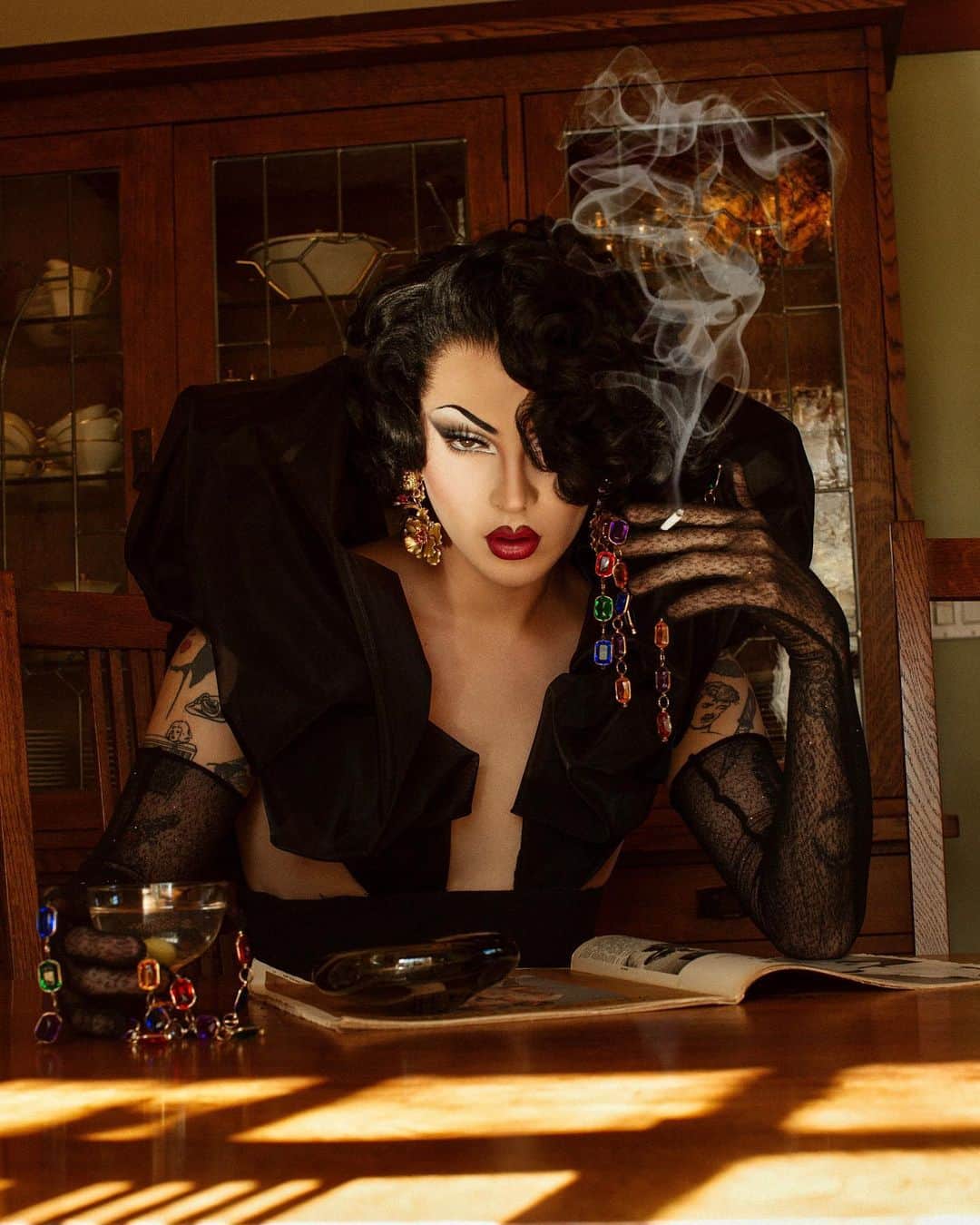 ヴァイオレット・チャチキのインスタグラム：「NYE for 1 #Repost @oddamagazine ・・・ Spending the last day of 2020 with @violetchachki.  Violet, like many of us, is pictured in Pasadena, CA, spending time by herself reflecting on how best to move forward into the new year. Everybody knows Violet. She is a reference of our culture and a bright ray of light into the future. She was part of ‘’The Art of Teese’’ directed by @ditavonteese in 2017, won @rupaulsdragrace season 7 in 2015 and attended @metmuseum Gala in 2019 making History at First Met Gala attended by Drag Queens. As a performer, 2020 its been a challenge and a wake up call and now, it is time to be optimistic about the future.  "What are my expectations for 2021? I do not like the word expectations. I don’t expect anything. I am hopeful. I am super hopeful. I don’t think anyone would describe me as an optimist. I would describe myself as a realist. But right now I am so optimistic about the future and what it holds in the unknown and I think everything has been so rough and so bad that it really can only go up from here"  Violet is wearing: Dress @schiaparelli @danielroseberry  Gloves @lidowarchive  Earrings @anabelachan   Photographer @yanayatsuk  Fashion Editor @sharonchitrit  Creative Director @davidmartingss  Wig Artist @vtgesther  Fashion Assistant @ariianapearl  Producer @bendattheneck  Special Thanks to @doraziopr  HAPPY NEW YEAR 2021!  More to come! #ODDAHappyNewYear」