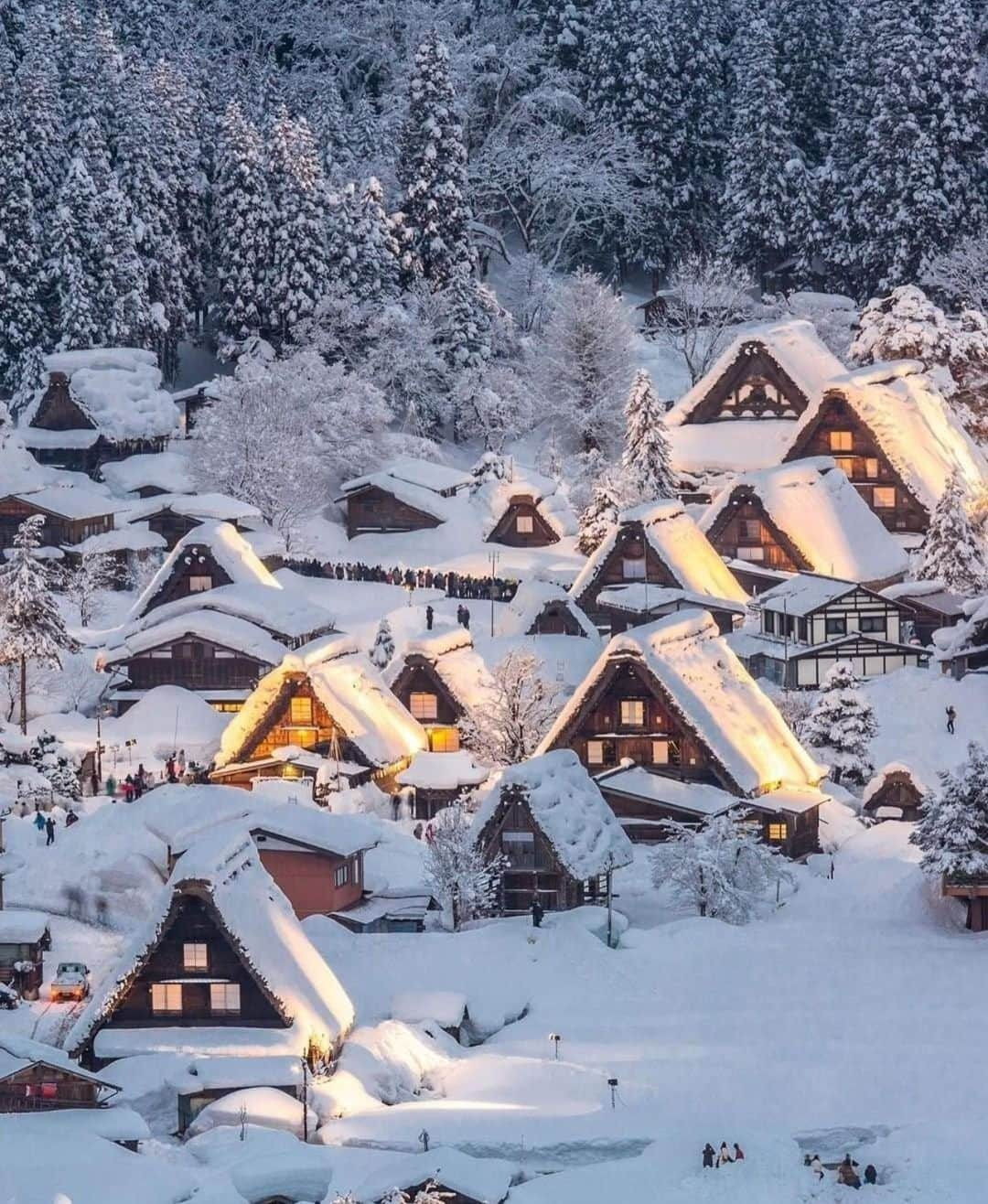 リエのインスタグラム：「Shirakawa-go, Japan. One of the most dreamlike snow villages with traditional homes and picturesque views.  Happy New Year! 🌟  Photo @vichie81  #shirakawago #japan #happynewyear」