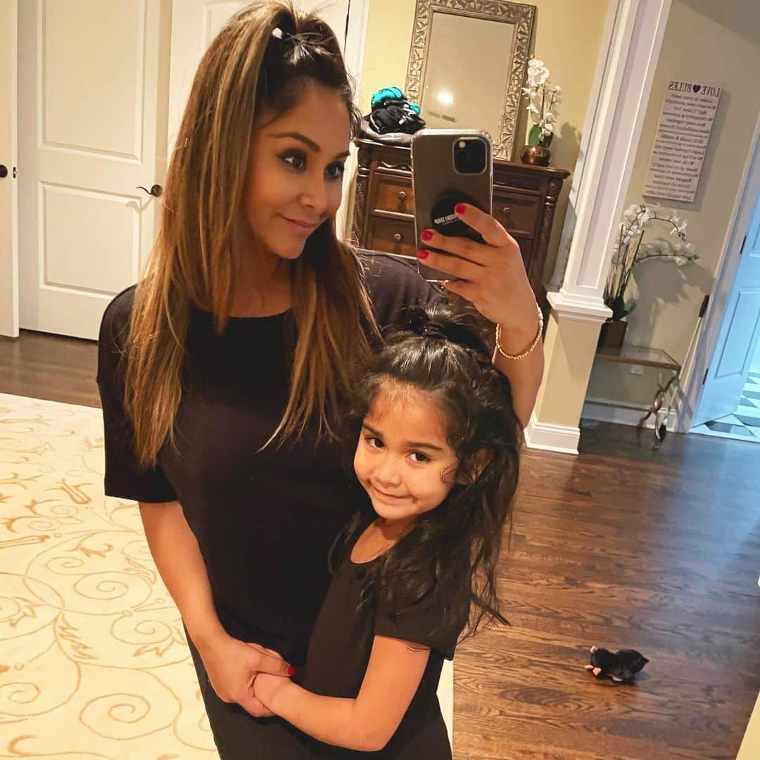 ニコール・ ポリッツィさんのインスタグラム写真 - (ニコール・ ポリッツィInstagram)「My MINI MAWMA 🥰」1月1日 6時25分 - snooki