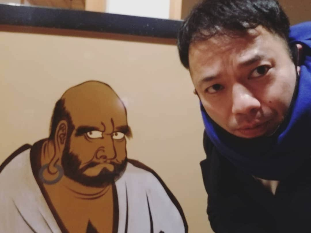 横山裕之さんのインスタグラム写真 - (横山裕之Instagram)「明けましておめでとうございます！  昨年はコロナ禍でも色々と挑戦させて頂きました。  今年も天狗として、横山裕之として、横山ミルとして色々と挑戦させて頂きます！  皆様！ 是非！ 本年も宜しくお願い致します！  #明けましておめでとうございます #天狗 #横山裕之 #横山ミル #ミルミルミライ #風の時代 #挑戦 #しくよろ #写真は2021年初のツーショット写真です」1月1日 6時35分 - tengu_yokoyama