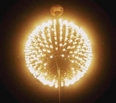 サッチン+バビのインスタグラム：「As we wait for the ball to drop and bid a farewell to 2020 with great anticipation, we also pause to recognize that while it has not been what we all wanted, or expected it was not without its purpose. With gratitude we look back at all of the gifts we were able recognize that perhaps before were taken for granted, and we look forward to moments that will somehow be sweeter with our renewed appreciation. We remember those that aren’t ushering in this New Year with us, and wish only the best for the rest. Happy New Year to us all. #happynewyear2021, #happy, #bye2020, #future, #betterdays」