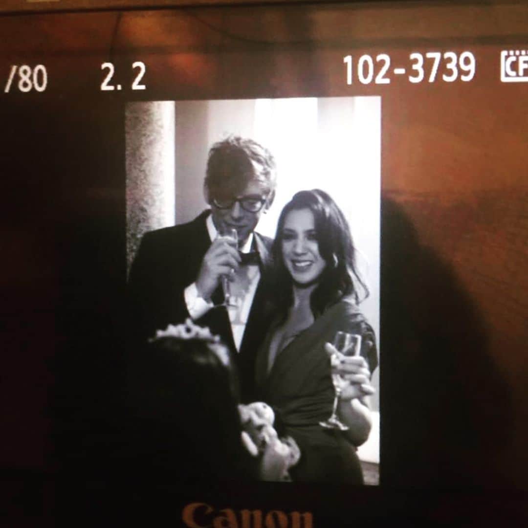 ミシェル・ブランチのインスタグラム：「#tbt Happy New Year! Stay home/stay safe 🍾🥂✌🏻✨ 📸 @sonyajasinskiphotography *but the only copy I have is a picture I took of her camera」