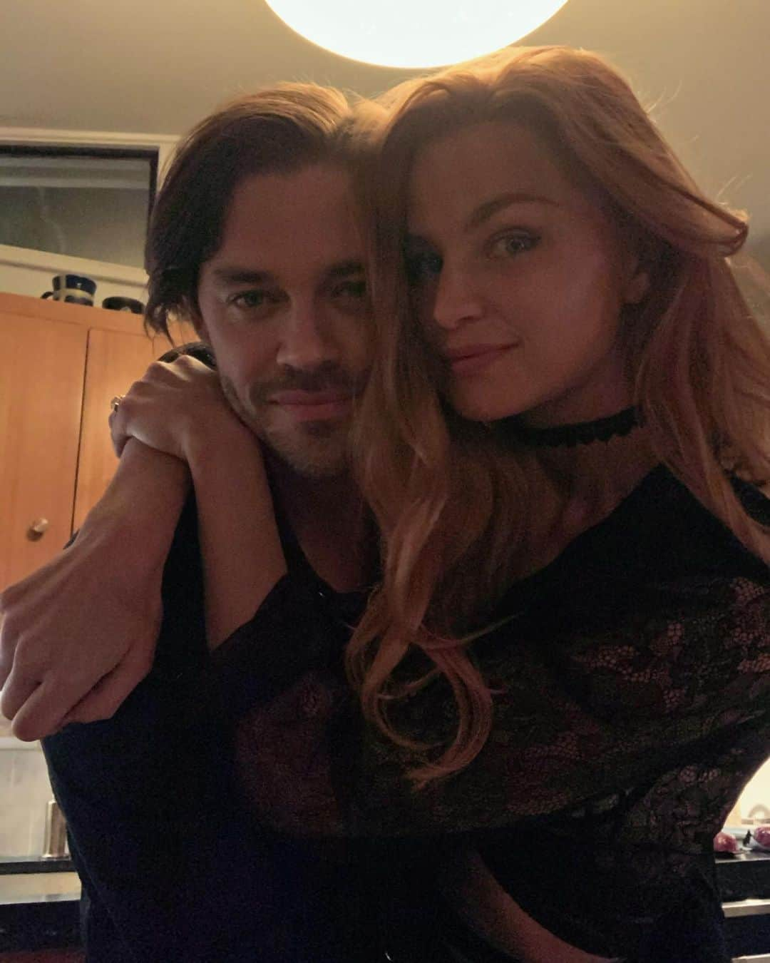 トム・ペインさんのインスタグラム写真 - (トム・ペインInstagram)「Happy New Year from Mr and Mrs Payne!!🎉🎉💍」1月1日 7時09分 - thetompayne