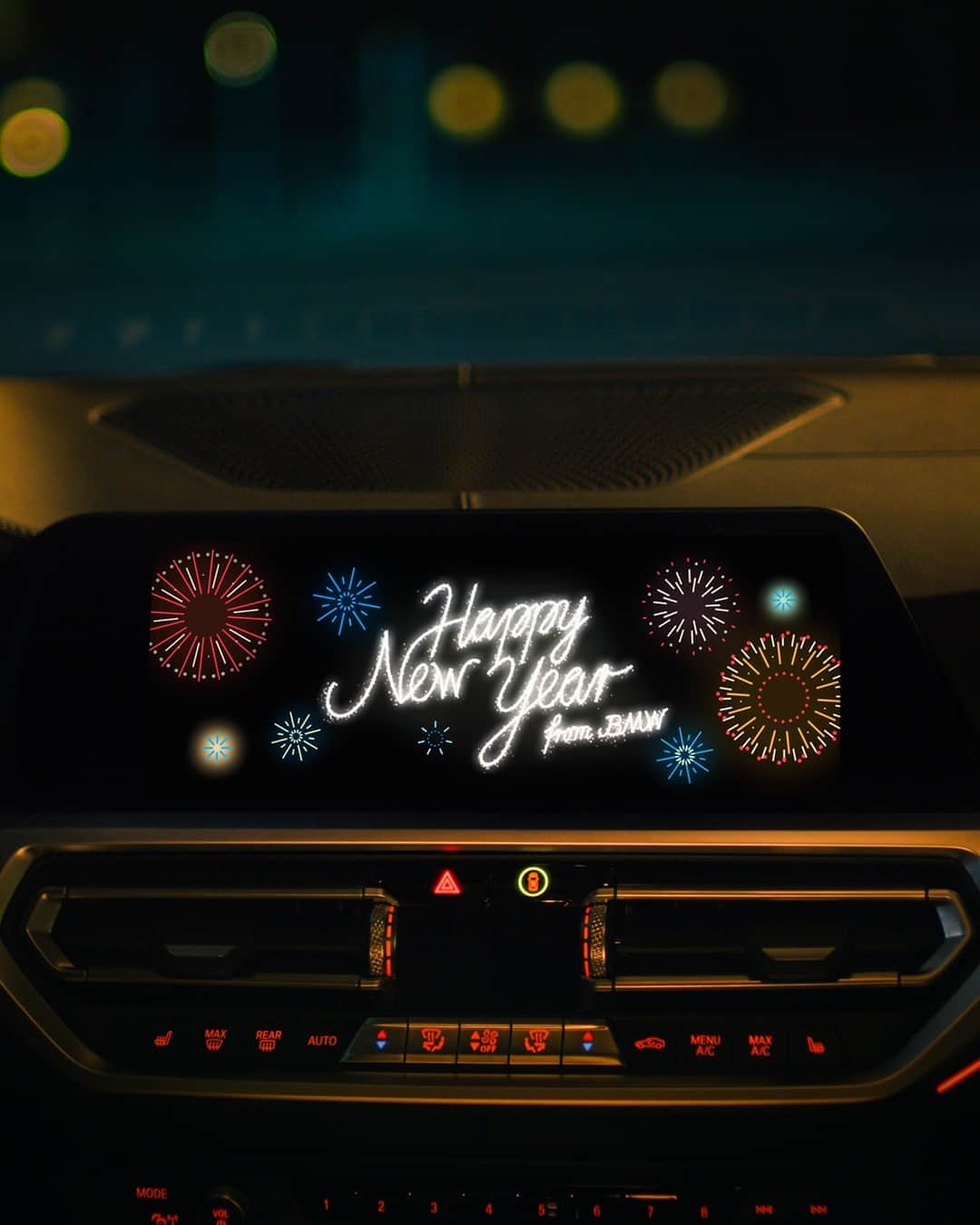 BMWさんのインスタグラム写真 - (BMWInstagram)「Ready for 2021? Your BMW is. Party safe and enjoy New Year’s Eve with your car.  BMW Festive App is available for all BMW vehicles with Operating System 7.0, Service Pack 18 and Software 20-07 or higher. #BMW #PartySafe #NewYears #2021」1月1日 7時29分 - bmw