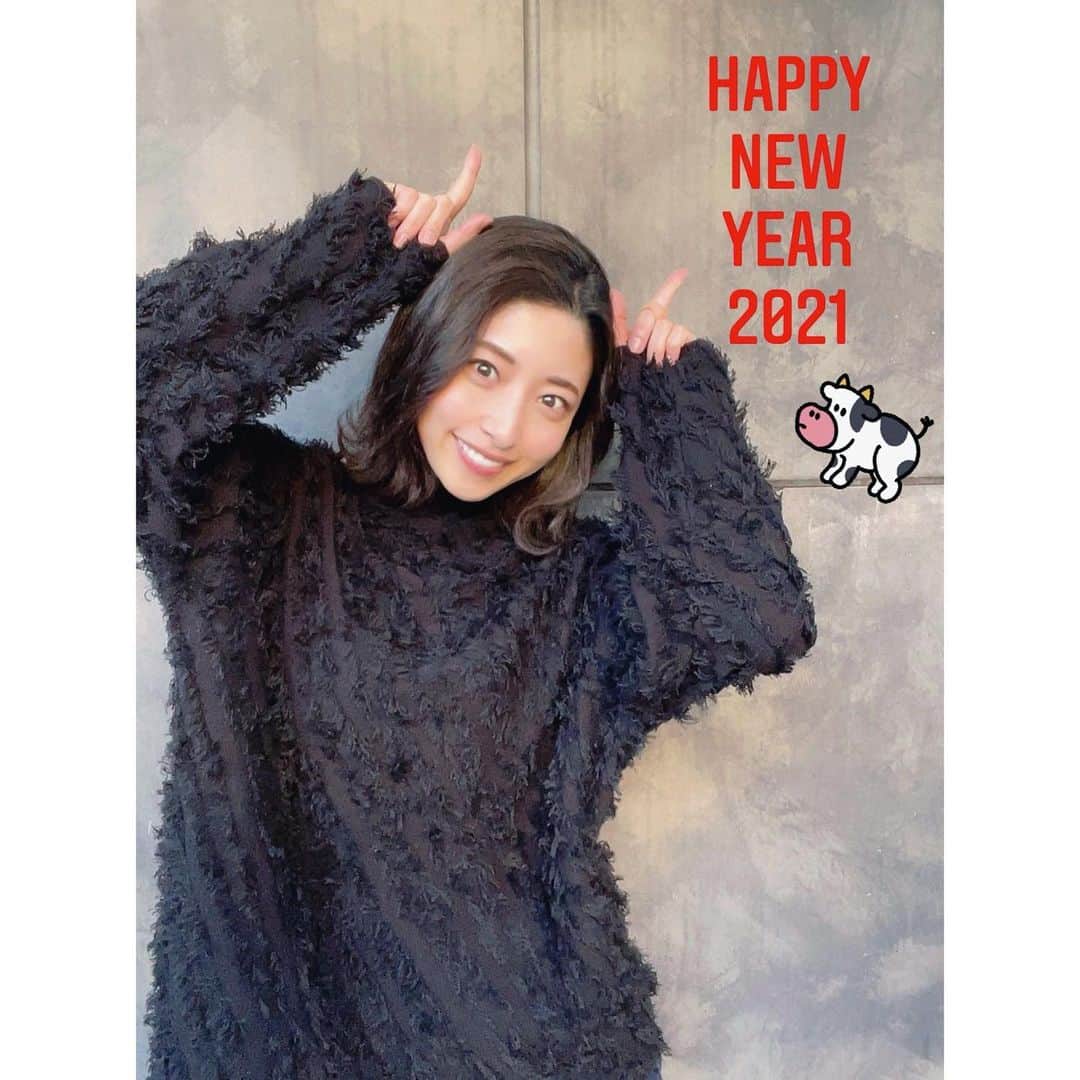 粕谷奈美のインスタグラム：「新年明けましておめでとうございます🎍🎌 2021年も全力で駆け抜けて行きたいと思います🧚🏻‍♀️ 今年もよろしくお願い致します✨ #2021#元旦#謹賀新年#丑 #happynewyear  #felizañonuevo  #恭贺新禧」