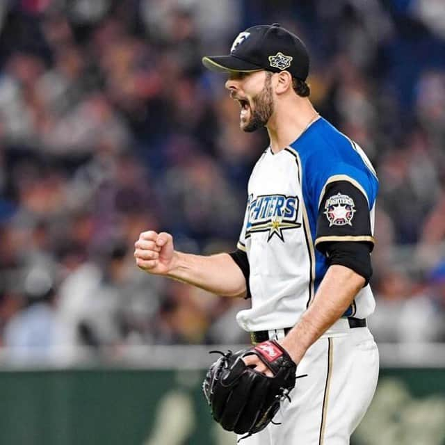 ニック・マルティネスのインスタグラム：「Thank you @fighters_official for giving me the opportunity to do what I love. For reigniting the passion I have for baseball! A special thanks to fighters fans for supporting me unconditionally the last 3 years! I love you all! You welcomed my wife and I with open arms and treated us so well! You also welcomed my baby girl who was born in Sapporo. Thank you to my translators who worked so hard to give me an amazing experience living in Japan! Sapporo will always feel like home to me and my family and promise to be back to show Vera-Chan where she was born. Let’s see what 2021 will bring us!」