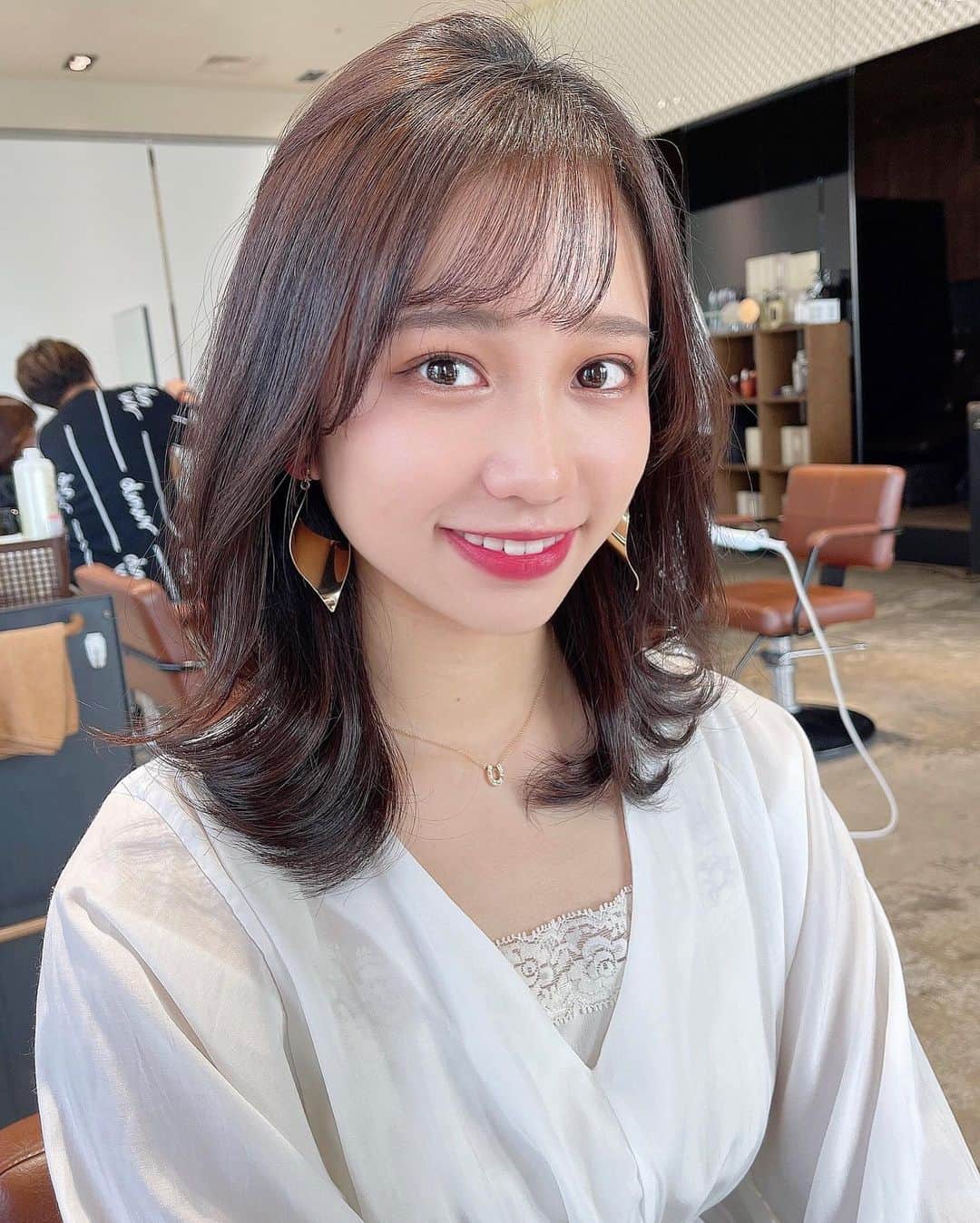 生形由佳のインスタグラム：「新年あけましておめでとうございます🎍  今年は飛躍の年になるよう、 何事も楽しみながら精一杯頑張ります🌱  2021年もどうぞよろしくお願い致します😌 皆さまにとって素敵な年になりますように✨  #あけましておめでとうございます  #今年もよろしくお願いします   #サロンモデル #ヘアアレンジ #ヘアオイル #ヘア #ヘアスタイル #ミディアムヘア #ヘアモデル」