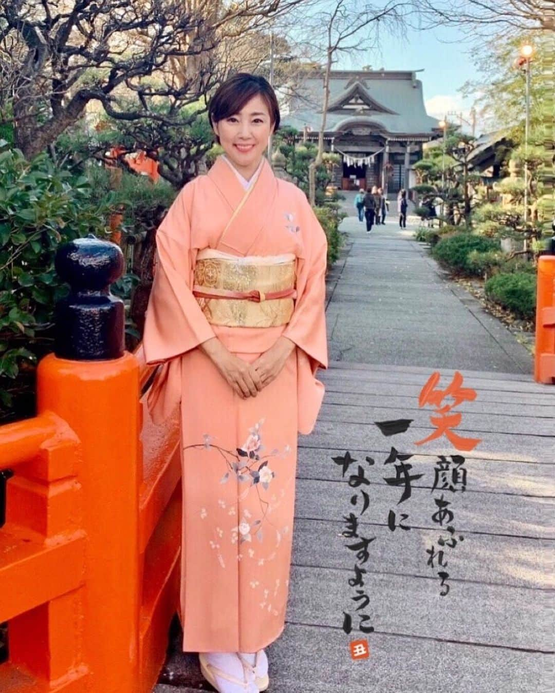 吉永愛さんのインスタグラム写真 - (吉永愛Instagram)「新年明けましておめでとうございます✨ 本年もどうぞよろしくお願いいたします🎍　 皆様にとって素晴らしい1年でありますように✨  元旦　　 シンクバンク　吉永愛　  #2021 #お正月 #元旦 #新年のご挨拶  #着物 #鵠沼伏見稲荷神社 #シンクバンク」1月1日 7時42分 - a.i.yy