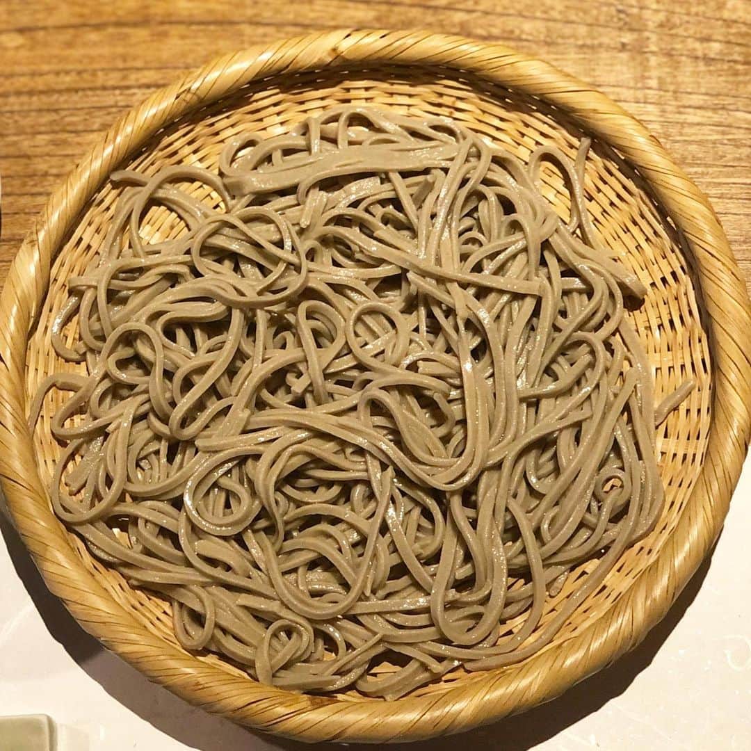 岡田育のインスタグラム：「New Year’s Eve noodles. #newyearsevenoodles  #年越し蕎麦 #roppongihills」