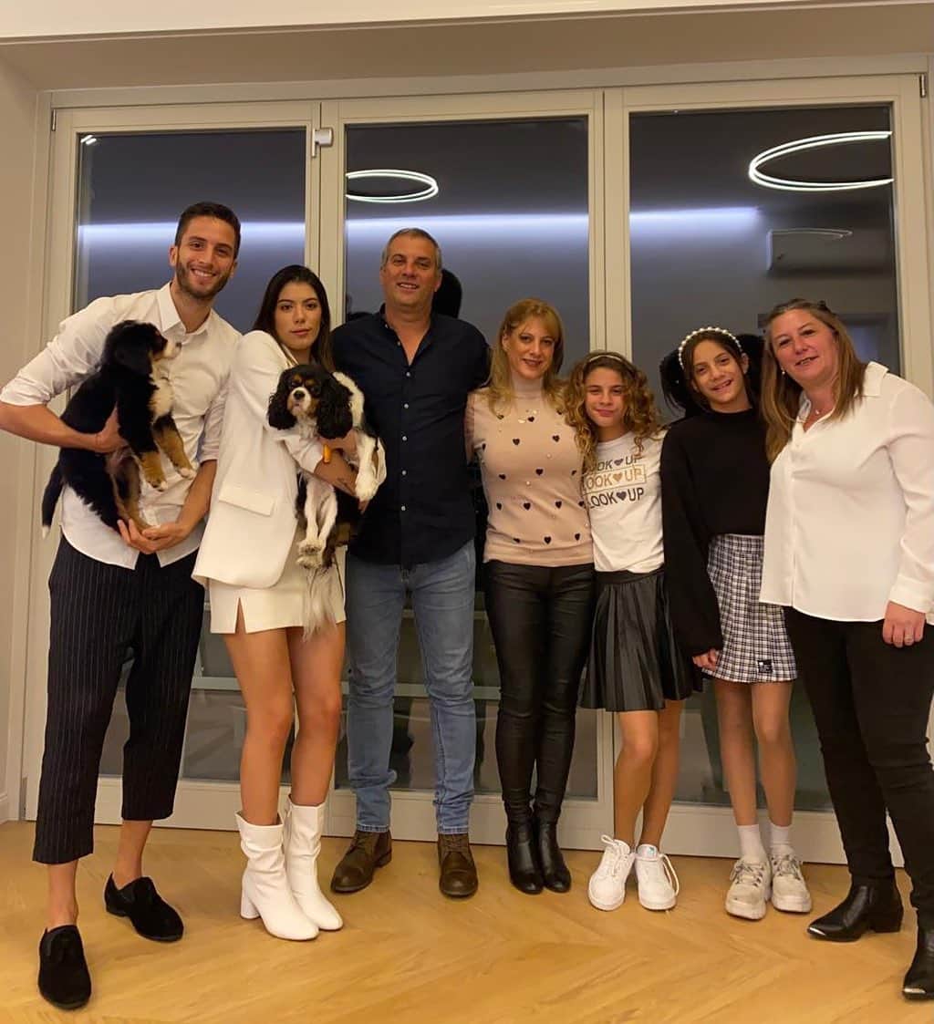 ロドリゴ・ベンタンクールのインスタグラム：「Feliz año para todos! 🥂🥂」