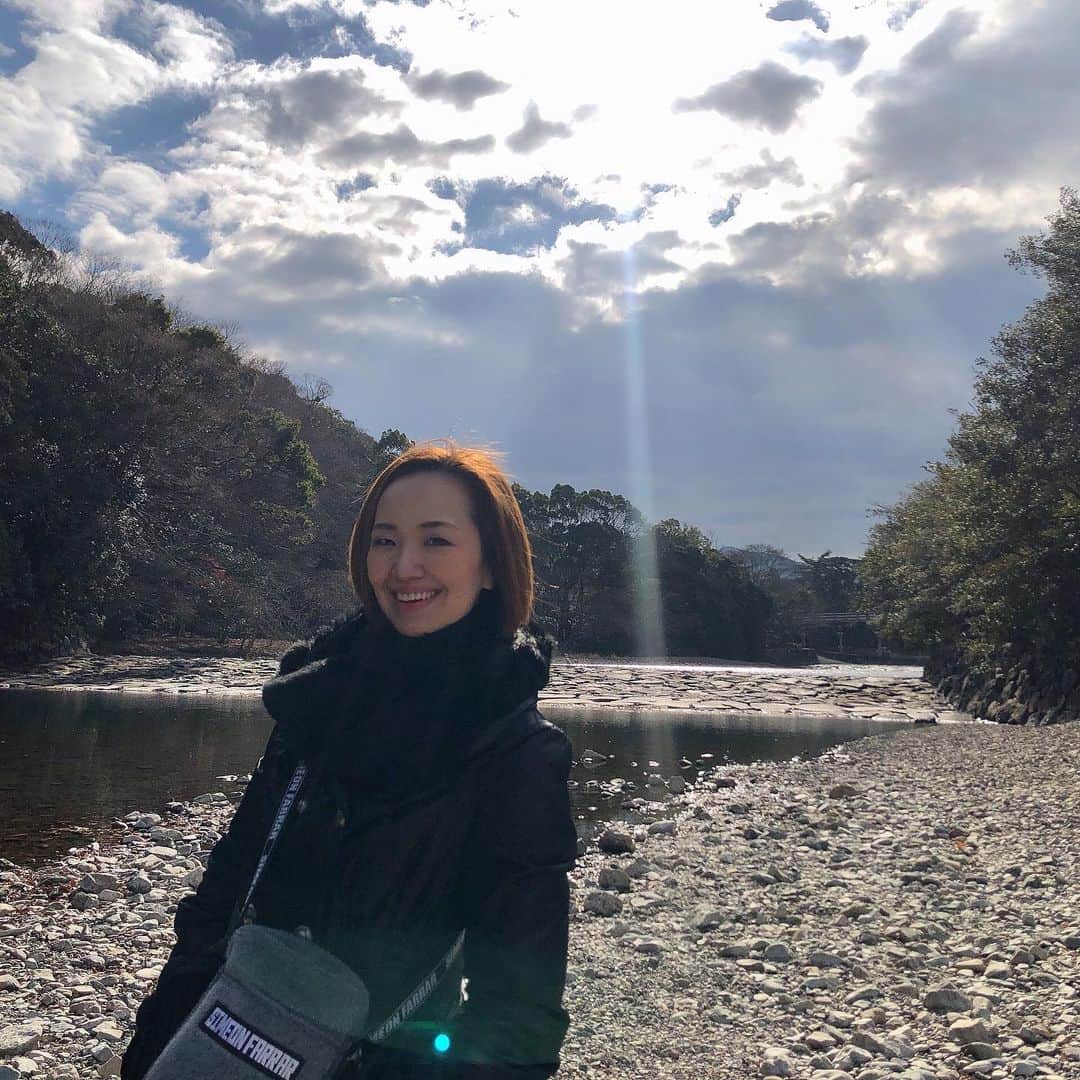 貴千碧のインスタグラム：「皆様新年あけましておめでとうございます🌅⛩🎍✨ 小さな事でも沢山の幸せを感じれる、そんな一年になりますように☺️🙏 本年もどうぞ宜しくお願い致します🐮❤️  . . . #新年 #あけましておめでとうございます  #2021 年 #スタート #幕開き #風の時代  #皆さんが笑顔でいられますように  #今年も宜しくお願いします」