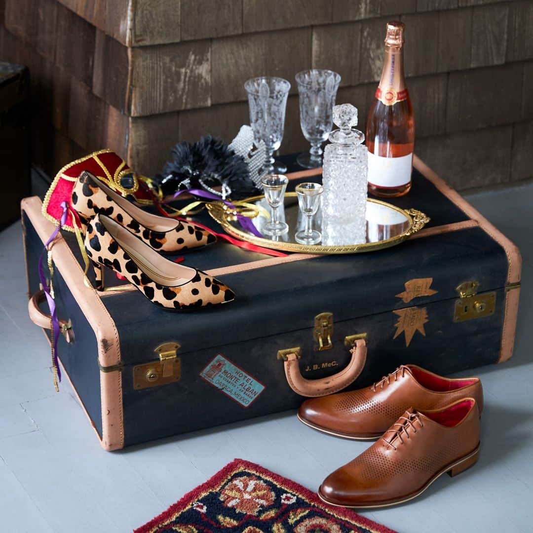 Cole Haanのインスタグラム：「One final toast to new traditions this New Year’s Eve: to resolving to be kinder to yourself—and your feet. Cheers!」
