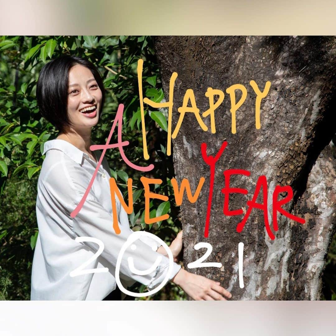 高畠麻奈のインスタグラム：「🎍2021年🎍 明けましておめでとうございます。 新しい風を吹かせて、更に元気と笑顔が溢れる1年に✨  多くの方と同じ空間で素敵時間を共有出来ますように。 本年もよろしくお願い致します☺︎　　高畠麻奈  #2021年#令和3年#ahappynewyear#元気と笑顔で #今年もよろしくお願いします#☺︎☺︎☺︎」