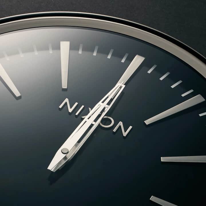 ニクソンのインスタグラム：「Cheers to 2021 #Nixon」