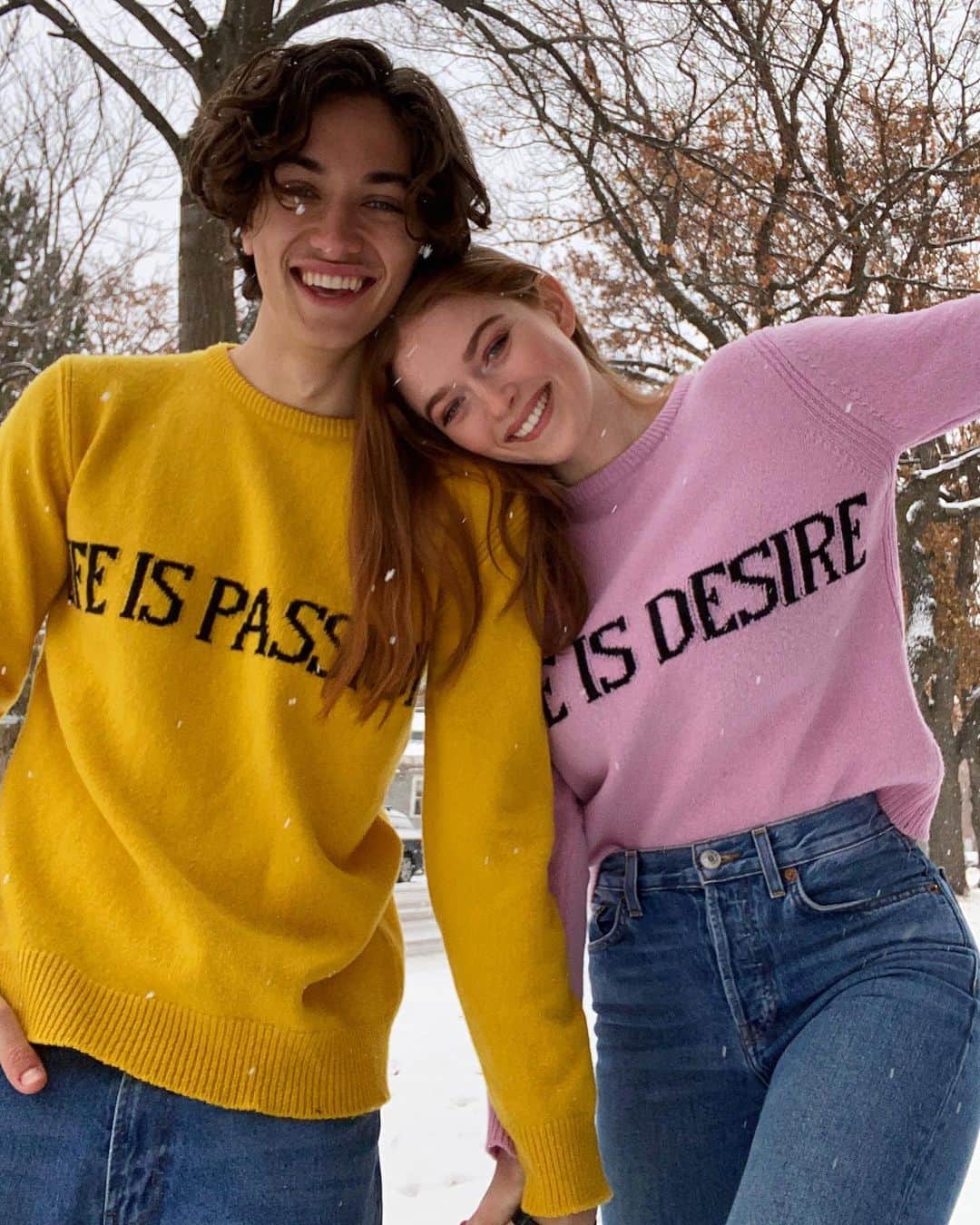 のインスタグラム：「2020 was a difficult year for everyone...but it was a time to reflect on what really matters. Life is all about being joyful and spreading love, spending quality time with family and friends, and not taking any moments for granted! So so thankful for all of you, and love you all so so much! Happy New Year, let’s go 2021🎉💗🥰🧚🏻‍♀️」