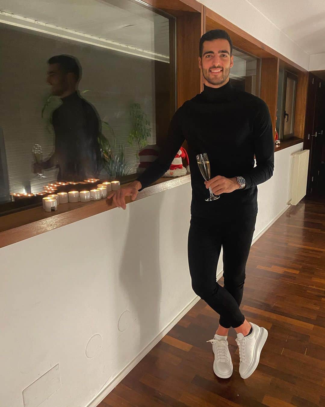 ミケル・メリノのインスタグラム：「Feliz año 2021 a todos! Mucha salud y alegria! 🥂🍾」