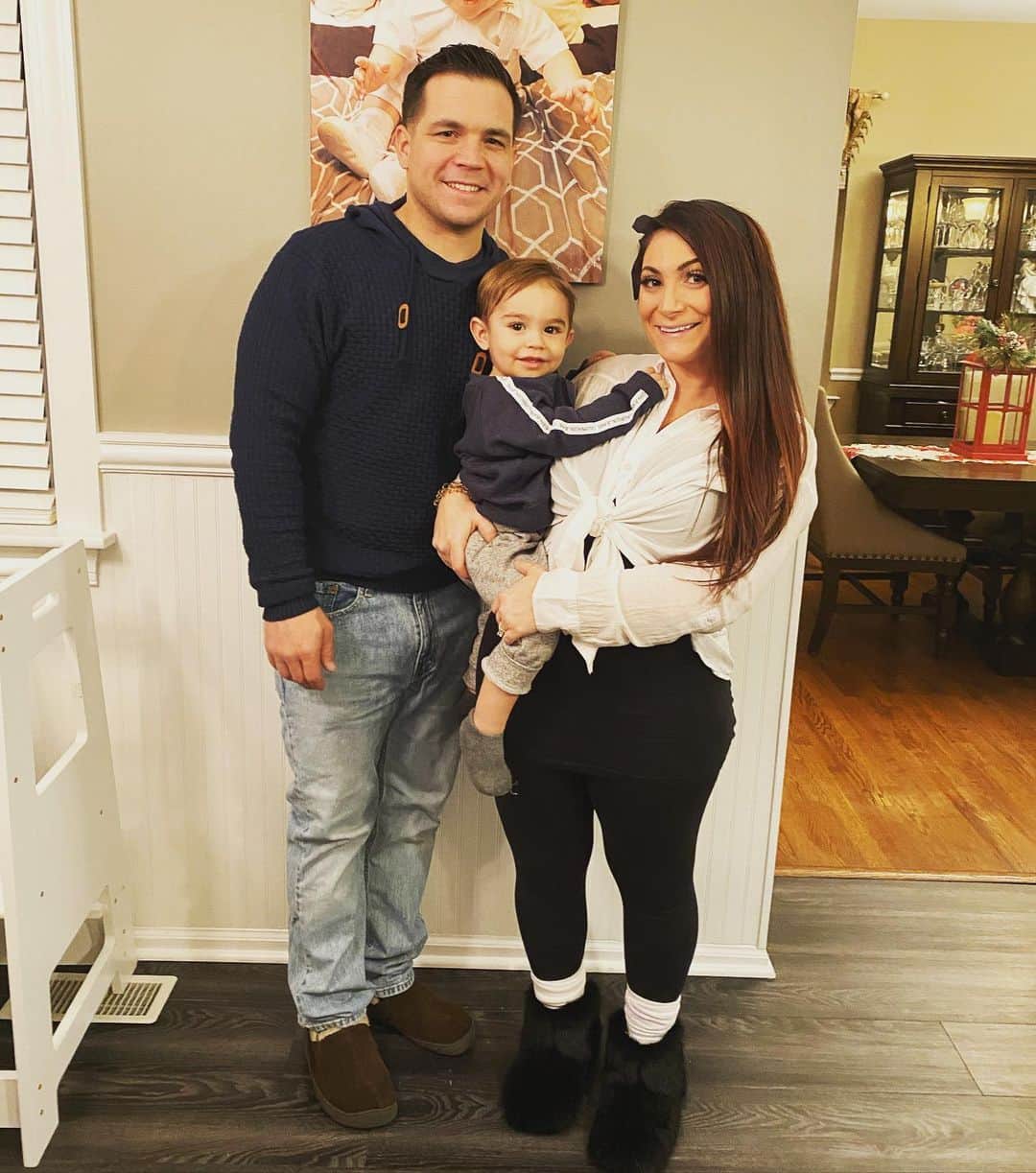 ディーナ・ニコール・コルテーゼのインスタグラム：「New Years Eve 🖤💛 this year definitely was a rough year for everyone in the world.. one good thing this year has brought was our little man Cameron Theo on the way ❤️ It also truly made me realize what really matters in this world FAMILY .. I pray 2021 brings nothing but ..good health .. love and positivity to my family..friends And all of my supporters ❤️ Happy New Year .. Love the Buckners 🥰」