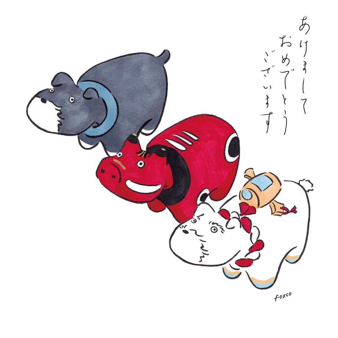 渡邉香織のインスタグラム：「Year of 🐂🐄🐃 May it bring you joy, happiness, peace, love, and everything else you deserve 🍣   昨年はロッティが加わりたくさん楽しいことが増えたのでうちでの小槌を持ってもらいました🔨  皆様のおかげで好きな絵が描けて、今の暮らしがあります。少しでも還元できるように精進して参りますので今年もよろしくお願いします🔥  そして何よりも、みなさまにとって今年が力強く、幸福に溢れた一年になりますよう心から願っております。  foxco / 渡邉香織」