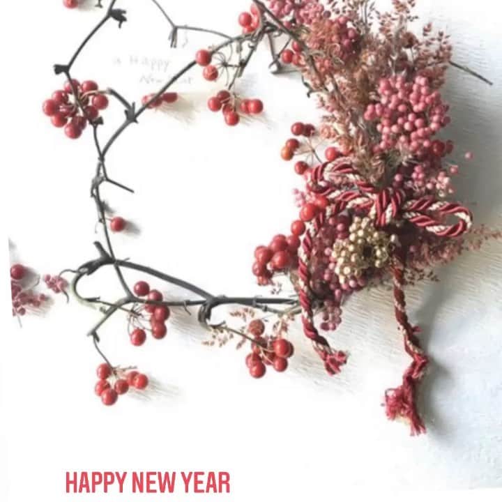 GATHER yamatoのインスタグラム：「・ ・ 謹賀新年🎍﻿🌅 明けましておめでとうございます！！ ・ 旧年中は﻿GATHERイオンモール大和店を ご愛顧賜りまして！ ありがとうございました♡ 昨年は、大変な状況の中をお店に たくさんのご来店いただき ありがとうございました✨  2021年もスタッフ一同 心からのご提案と共に 皆様にお会いできることを 楽しみにしております😃 ﻿・ ・ 本日1月1日初売りは🎍🌅 AM9:00〜21:00マデの 営業の営業時間になっております😊🌟﻿ ﻿・ ➖年始の営業時間➖ 1月1日(金)９時〜２１時 1月2日(土)〜通常営業 ・ nina mew♡ new year sale も3日間限定で！！ 本日よりスタート‼️  毎年大好評のHAPPYBAG﻿発売します‼️ ・GATHER happy bag🛍 ・Nina  mew happy bag 【＊数量限定発売‼️】 ・ ぜひ初売りは✨ GATHERイオンモール大和店へ🤗🎍✨ ・ ・ #gather #GATHER大和  #ギャザー #佐賀 #佐賀#大和#code#fashion#instagood#instagram#instafashion#pleasefollowme#follow4follow #GATHER#セレクトショップ#ファッション#2021#初売り」