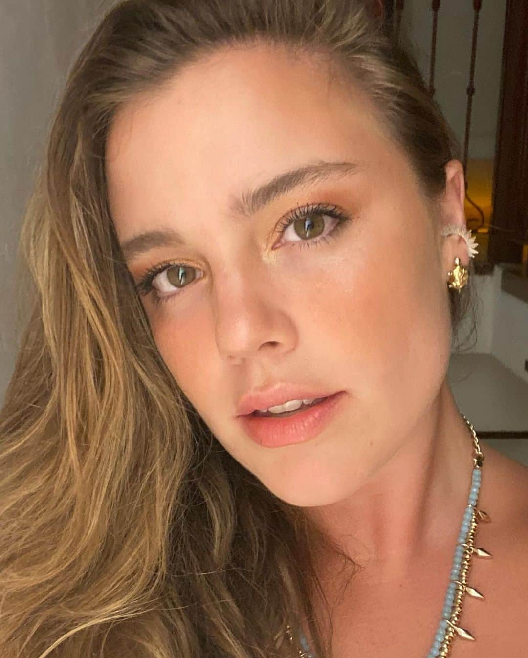 Alice Wegmannさんのインスタグラム写真 - (Alice WegmannInstagram)「um close na casa de @pedrotourinho, que me acolhe todo ano por várias semanas pra me dar amor e me ensinar tanto. sem retrospectivas de 2020 aqui, só jogando energia boa pro ano que vem, desejando dias melhores e vacina para todos. saúde, proteção, criatividade, alegria, fé, confiança, prazer, respeito, prosperidade e fora bolsonaro✨ obrigada por mais um ano de carinho por aqui.」1月1日 8時11分 - alicewegmann