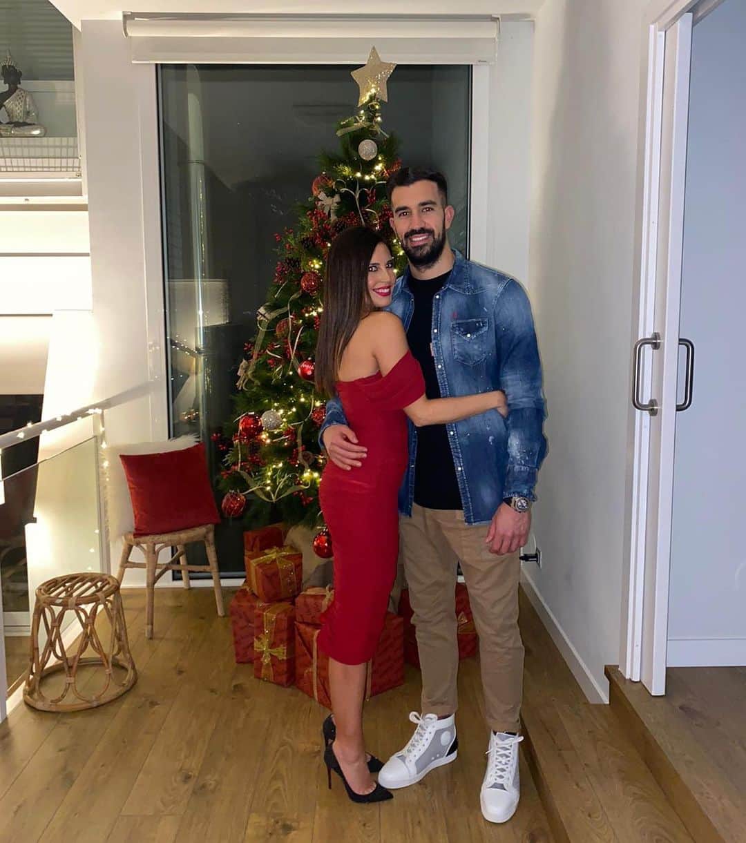 フェルナンド・パチェコのインスタグラム：「Feliz año nuevo a todos!! 🥂 🍷 🎄 #2021」