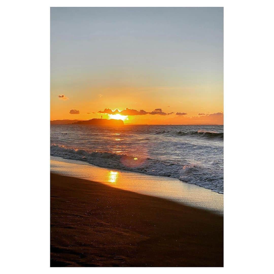 Caravanのインスタグラム：「2021.01.01  Long as I can see the light.  明けましておめでとう。」