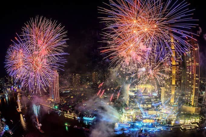 AFP通信さんのインスタグラム写真 - (AFP通信Instagram)「#AFPrepost 📷 @torbalancho - Happy new year from Bangkok!  . . . . .  #2021 #happynewyear #newyear」1月1日 8時50分 - afpphoto