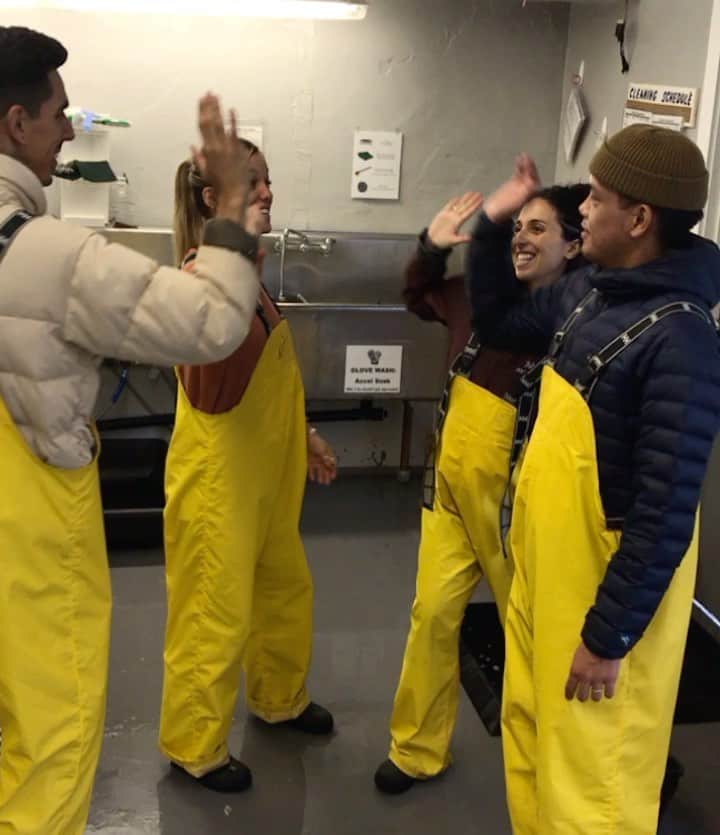シービーズのインスタグラム：「2020 has been a wild ride. A time for change and a time for a whole lot of growth. We’ve faced challenges we never could have imagined and in turn, grabbed hold of  opportunities that stretched us and strengthened us in ways that we are beyond grateful for. While we may have been working from home for the last 10 months, in many ways, it feels like we’re even closer to our teammates and the amazing non-profits we’re so lucky to call partners.   As we ring in a new year, we want to say thank you for sticking through it with us- and for being in our shoes.  Now here’s to seeing what 2021 brings. We’ll cheers to that. 🥂」