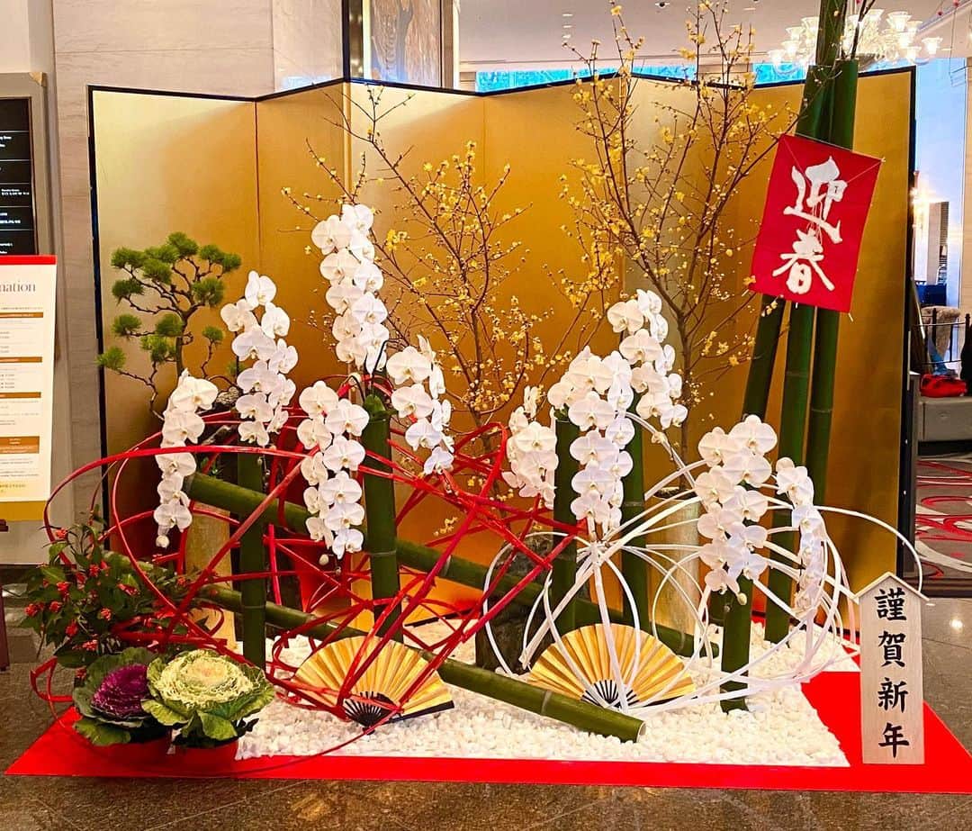 のインスタグラム：「🎍謹賀新年🎍 本年が平和で穏やかな一年になりますよう 心からお祈り申し上げます Happy New Year! May this be a happy and fruitful year. . . ————————————————— #新年 #2021年 #happynewyear #謹賀新年 #丑年 ————————————————— ⠀ Tag @westinosaka to share your image with us. ⠀ ⠀⠀ #WestinOsaka #ウェスティンホテル大阪」