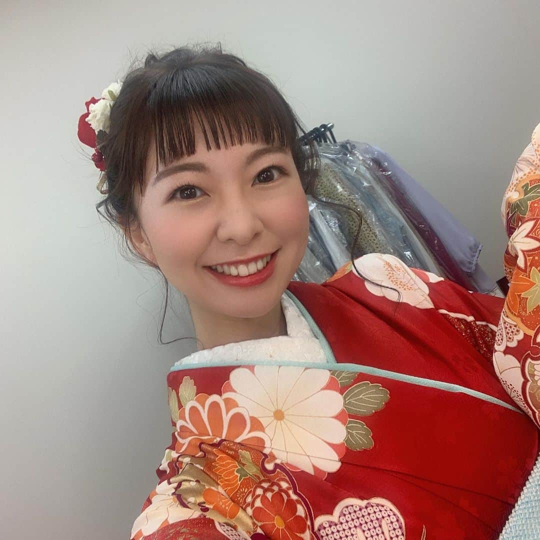 宮﨑玲衣さんのインスタグラム写真 - (宮﨑玲衣Instagram)「* あけまして おめでとうございます🎍 今年もよろしくお願いします💓 #2021 #kimono #とびっきり #霜降り明星のあてみなげ」1月1日 8時48分 - rei__miyazaki