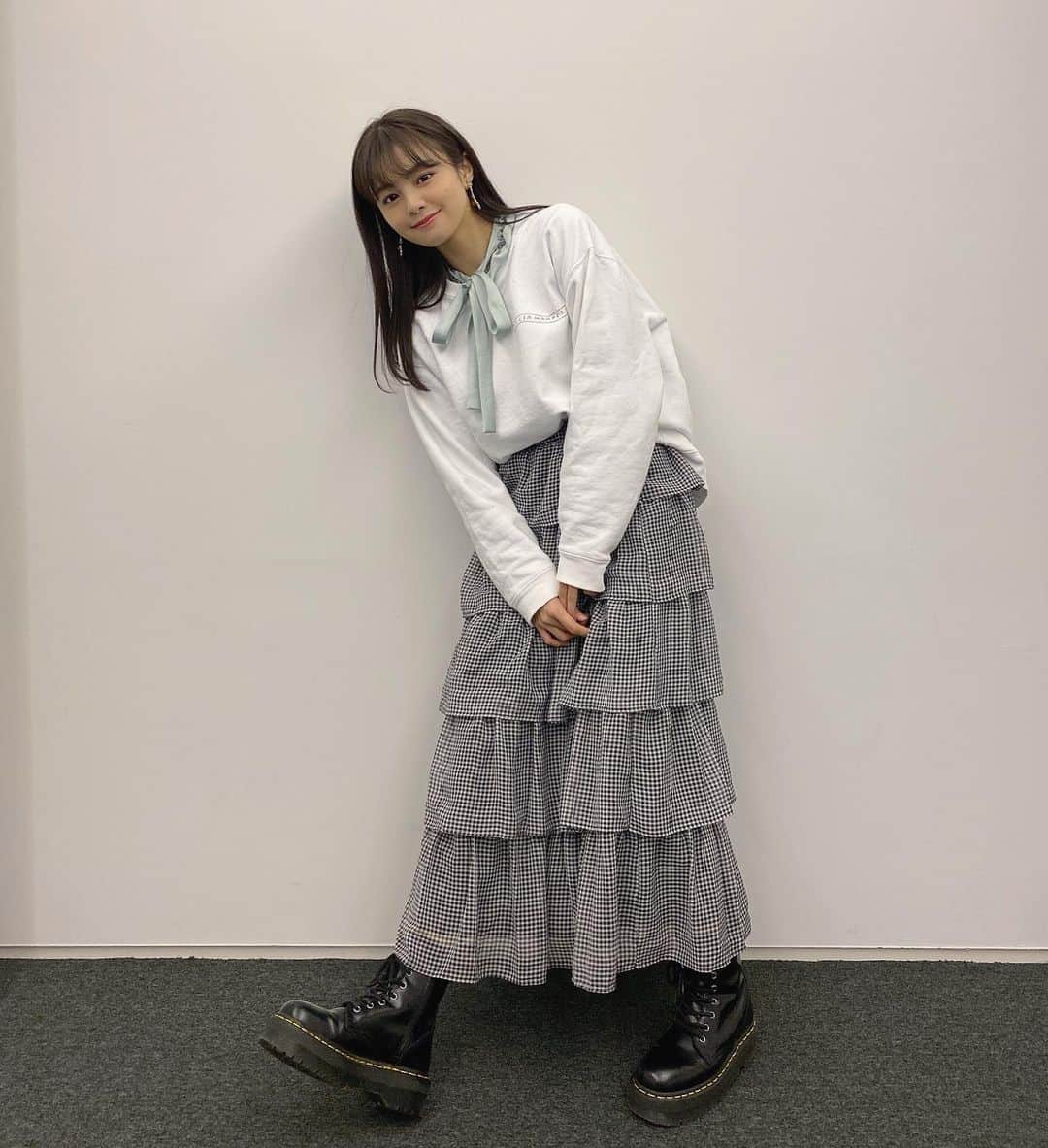 のインスタグラム：「* きのうのカウントダウン生配信のときの洋服🐄💞  後ろロゴスウェットで、白地に赤でさりげなくNGTカラーでした🤍❤️  アイテム、タグ付けしてます🏷 お洋服、今季のものじゃないのが多いので参考にならないかもしれませんが…🥲  #321_code」