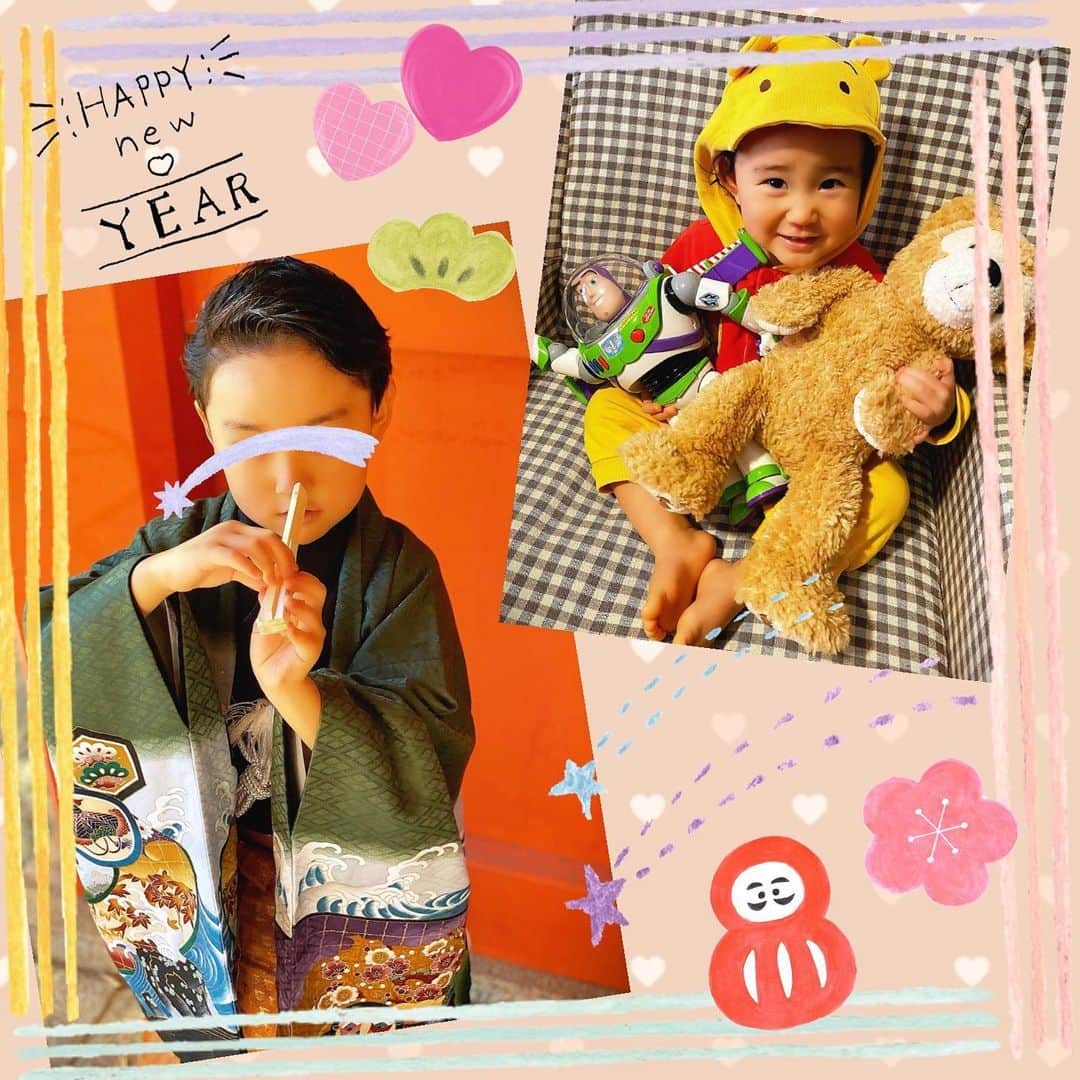 楠見藍子のインスタグラム：「あけましておめでとうございます❁ 2021年もよろしくお願いします(  ᴗ͈ˬᴗ͈)⁾⁾⁾ みんな元気に、たくさん笑って過ごせますように。 #お正月#お節#お雑煮#ごはん#息子#男の子兄弟#5歳#2歳#七五三#プーさん#ママ」